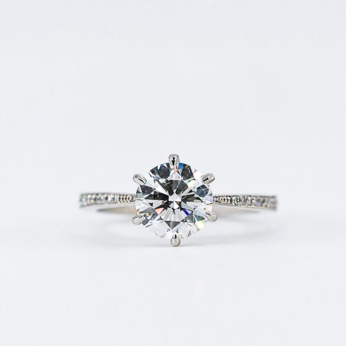 Round diamond engagement ring