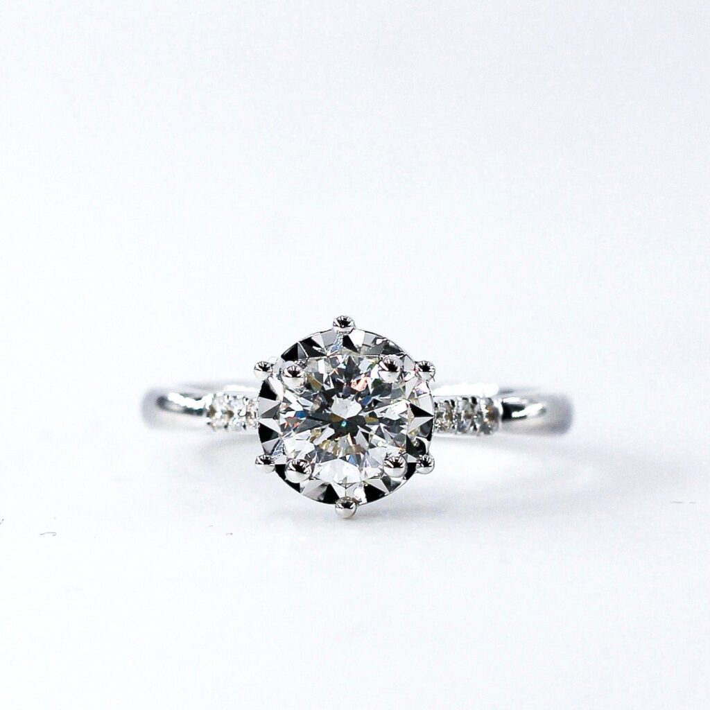 Round shoulder diamond engagement rings