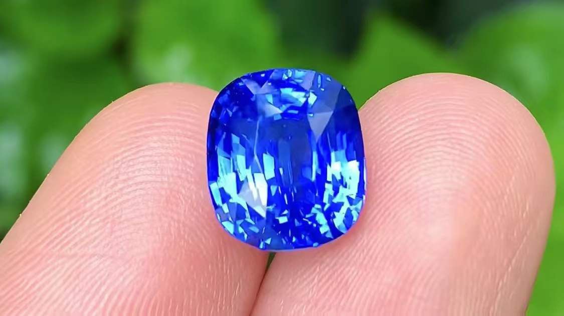 Sapphire. top 7.87 ct. Andranondambo, Madagascar