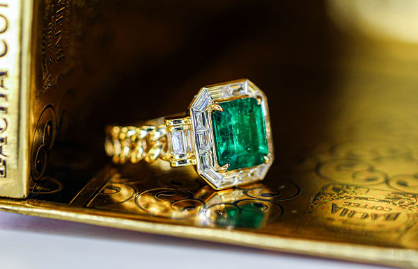 emerald rings for wedding anniversary gifts