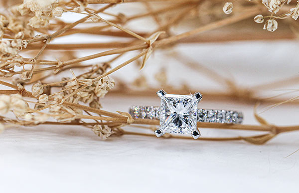 Simple diamond engagement rings with classic designs, featuring solitaire and minimalist settings